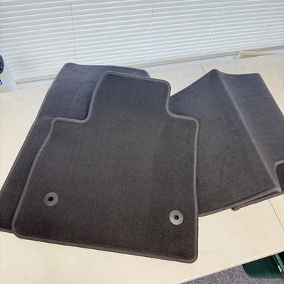 LOT 128: 2019-2024 Cadillac XT5 Car Floor Mats