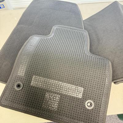 LOT 128: 2019-2024 Cadillac XT5 Car Floor Mats