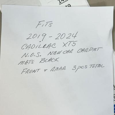 LOT 128: 2019-2024 Cadillac XT5 Car Floor Mats