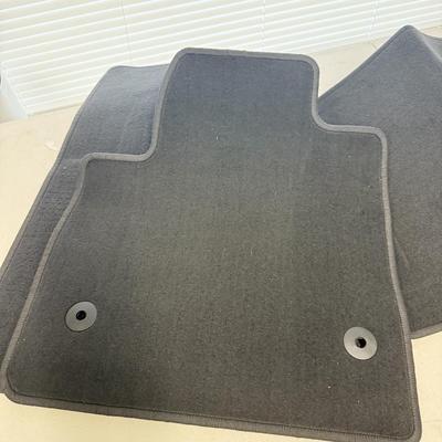 LOT 128: 2019-2024 Cadillac XT5 Car Floor Mats