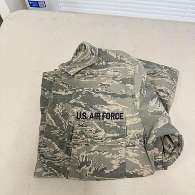 LOT 132: USAF Uniform Tops & Gamehide Hunting Pants