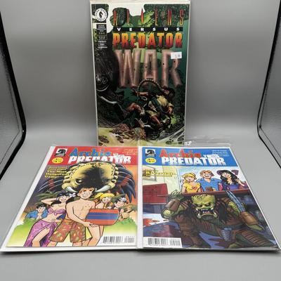 LOT 163: Lot of Graphic Novels and Comic Books: DC, Marvel, Dark Horse