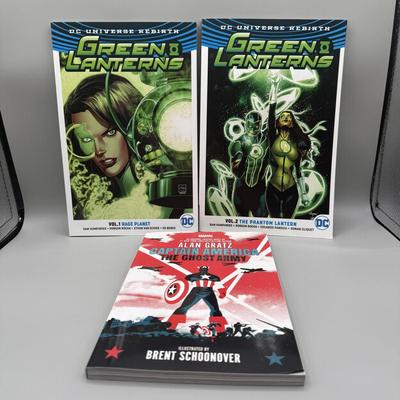 LOT 163: Lot of Graphic Novels and Comic Books: DC, Marvel, Dark Horse