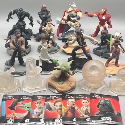 LOT 195: Star Wars Disney Infinity Figures and Accessories