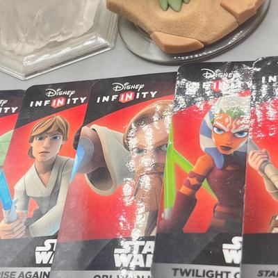 LOT 195: Star Wars Disney Infinity Figures and Accessories