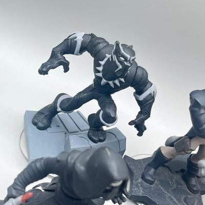 LOT 195: Star Wars Disney Infinity Figures and Accessories