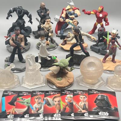 LOT 195: Star Wars Disney Infinity Figures and Accessories