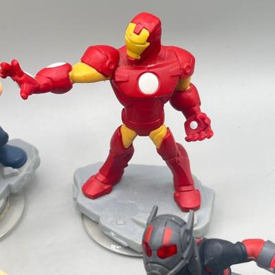 LOT 195: Star Wars Disney Infinity Figures and Accessories