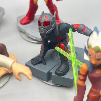 LOT 195: Star Wars Disney Infinity Figures and Accessories