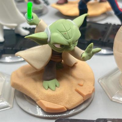 LOT 195: Star Wars Disney Infinity Figures and Accessories