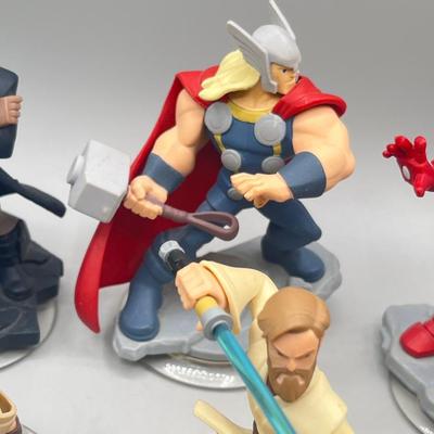 LOT 195: Star Wars Disney Infinity Figures and Accessories