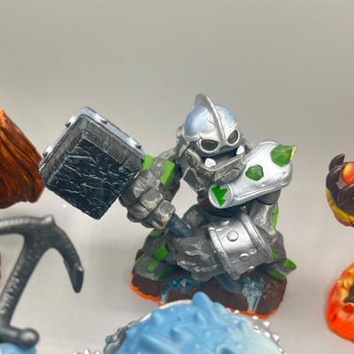 LOT 197: Wii Skylanders Figures