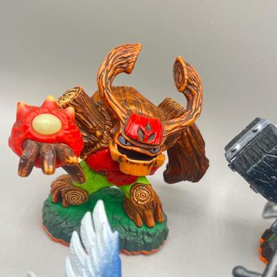 LOT 197: Wii Skylanders Figures