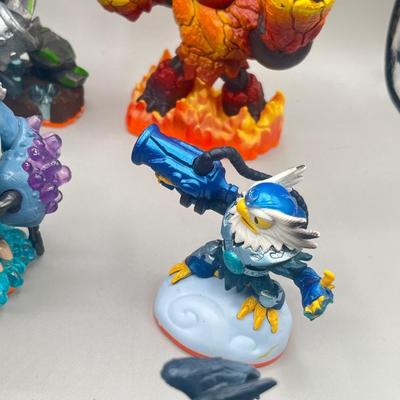 LOT 197: Wii Skylanders Figures