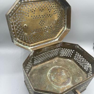 LOT 201: Eclectic Decor Collection