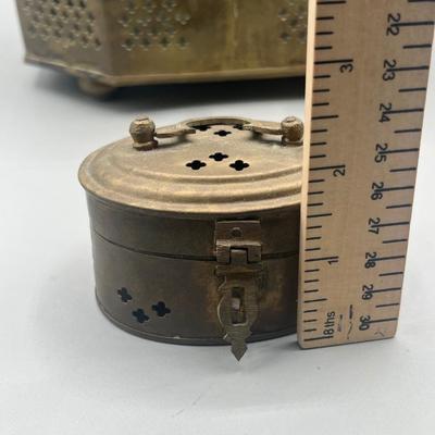 LOT 201: Eclectic Decor Collection