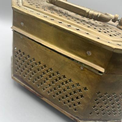 LOT 201: Eclectic Decor Collection