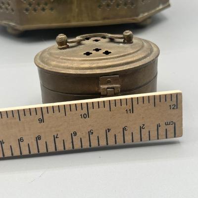 LOT 201: Eclectic Decor Collection