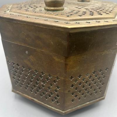 LOT 201: Eclectic Decor Collection