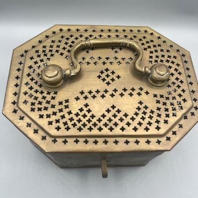 LOT 201: Eclectic Decor Collection