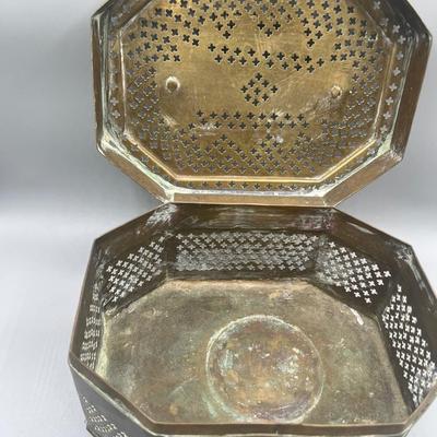 LOT 201: Eclectic Decor Collection