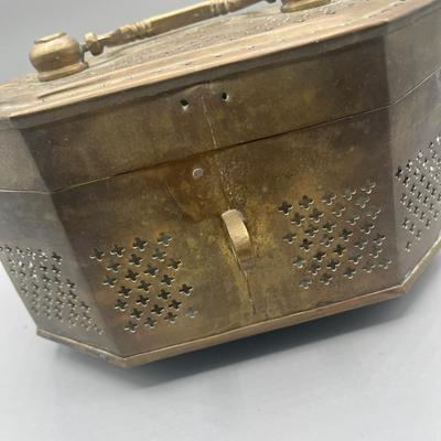 LOT 201: Eclectic Decor Collection