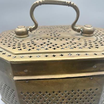 LOT 201: Eclectic Decor Collection