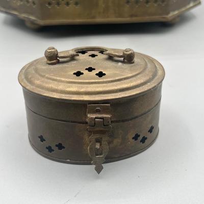 LOT 201: Eclectic Decor Collection