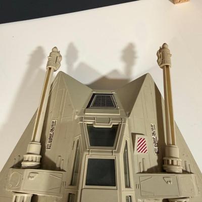 LOT 206: Vintage Star Wars Empire Strikes Back Snow Speeder