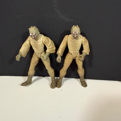 LOT 207: Star Wars Landspeeder Toy and Figures - A New Hope - 1990s