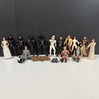 LOT 209: Star Wars Figures -1990s - A New Hope