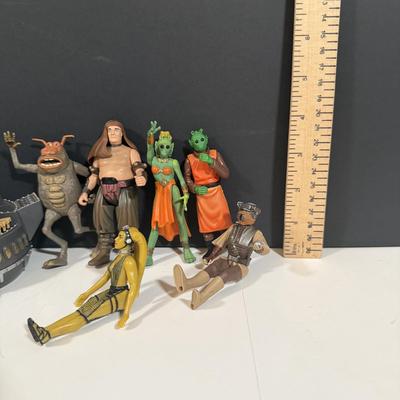 LOT 210: Star Wars Figures - 1990s - Jabba's Palace - Return of the Jedi