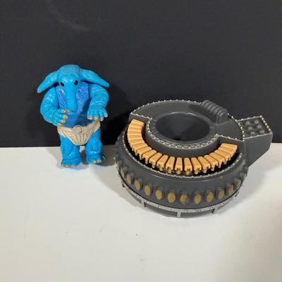 LOT 210: Star Wars Figures - 1990s - Jabba's Palace - Return of the Jedi