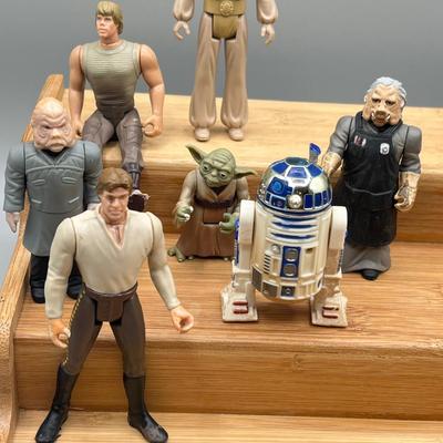 LOT 211: Star Wars Figure Collection - Empire Strikes Back - 1990s