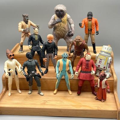 LOT 212: Star Wars 1990s Figure Collection - A New Hope Cantina