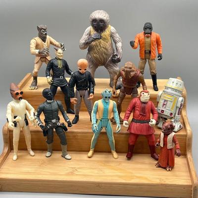 LOT 212: Star Wars 1990s Figure Collection - A New Hope Cantina