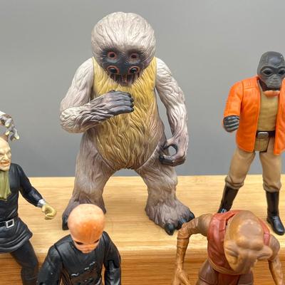 LOT 212: Star Wars 1990s Figure Collection - A New Hope Cantina