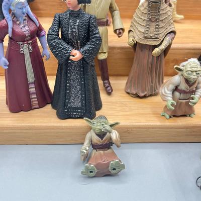 LOT 213: Star Wars 1990s Figures - Prequels and More