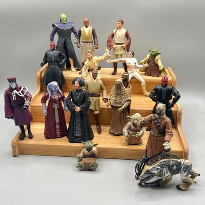 LOT 213: Star Wars 1990s Figures - Prequels and More