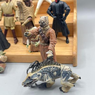 LOT 213: Star Wars 1990s Figures - Prequels and More