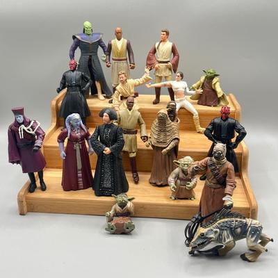 LOT 213: Star Wars 1990s Figures - Prequels and More