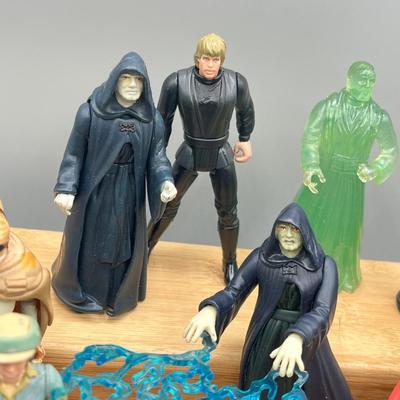 LOT 216: Star Wars Figures - 1990s - Return of the Jedi w/ Speeder Bike