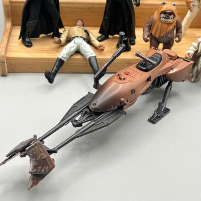 LOT 216: Star Wars Figures - 1990s - Return of the Jedi w/ Speeder Bike