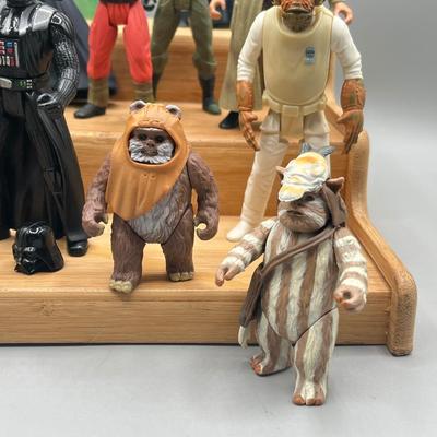 LOT 216: Star Wars Figures - 1990s - Return of the Jedi w/ Speeder Bike