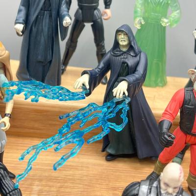 LOT 216: Star Wars Figures - 1990s - Return of the Jedi w/ Speeder Bike