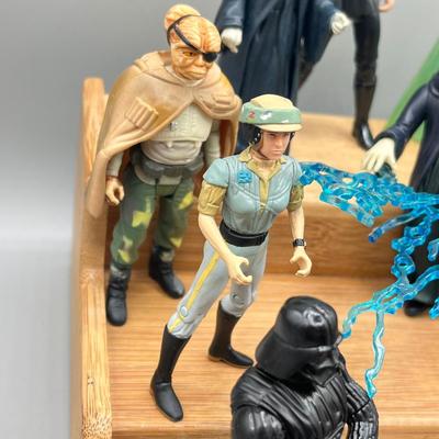 LOT 216: Star Wars Figures - 1990s - Return of the Jedi w/ Speeder Bike
