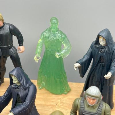 LOT 216: Star Wars Figures - 1990s - Return of the Jedi w/ Speeder Bike