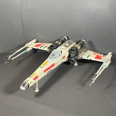 LOT: 221: We've Lost R2! Large 2002 Star Wars X-Wing Fighter Toy - Missing Droid