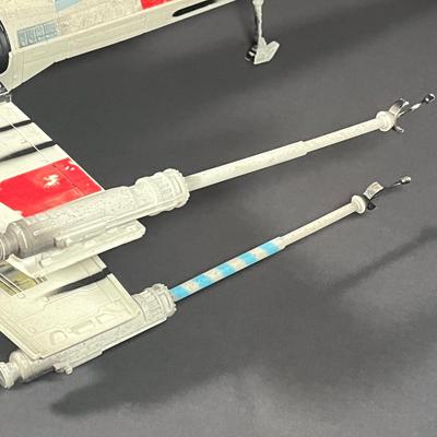 LOT: 221: We've Lost R2! Large 2002 Star Wars X-Wing Fighter Toy - Missing Droid