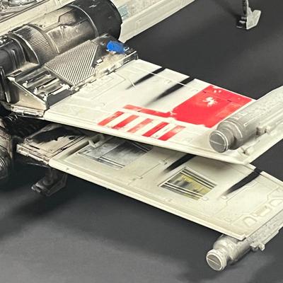 LOT: 221: We've Lost R2! Large 2002 Star Wars X-Wing Fighter Toy - Missing Droid